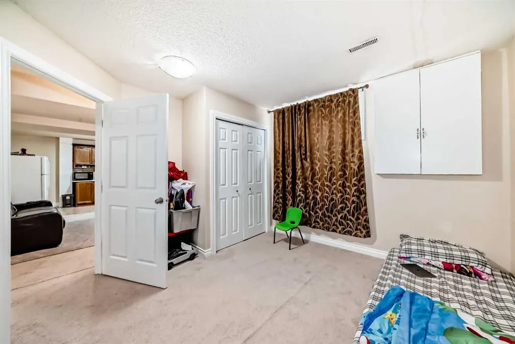 186 Saddleland Crescent NE