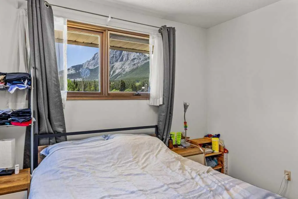 4 Mount Rundle Place