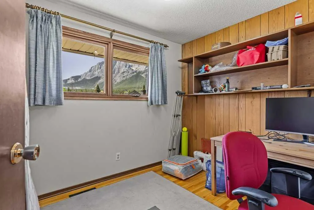 4 Mount Rundle Place