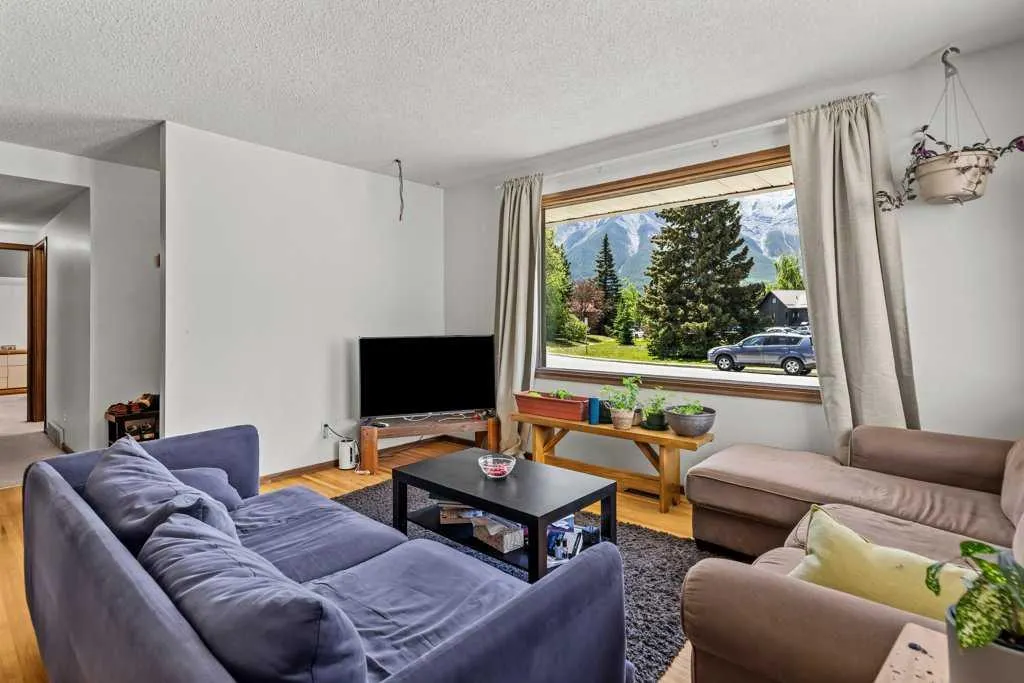 4 Mount Rundle Place