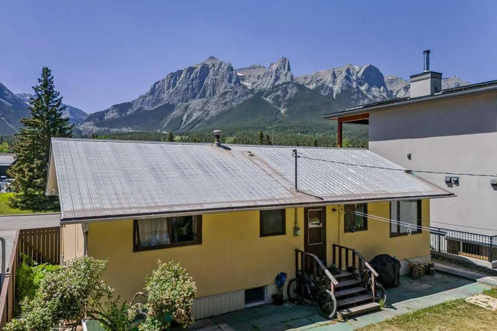 4 Mount Rundle Place