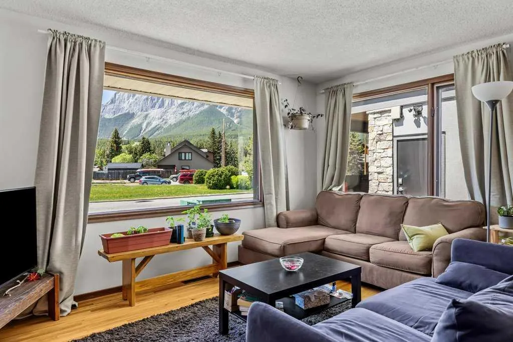 4 Mount Rundle Place