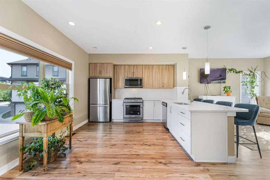 32 Horseshoe Crescent, #906