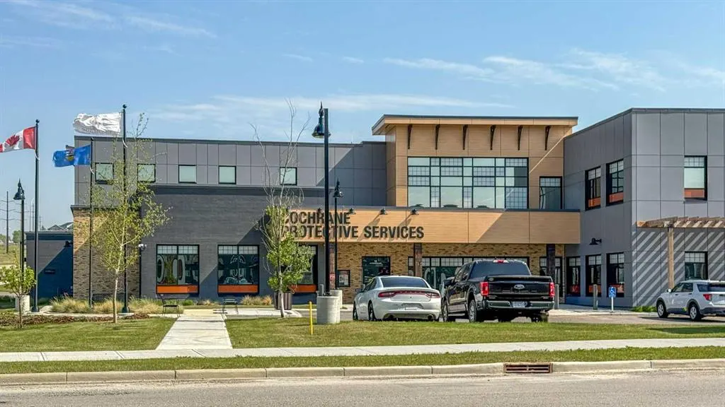32 Horseshoe Crescent, #906