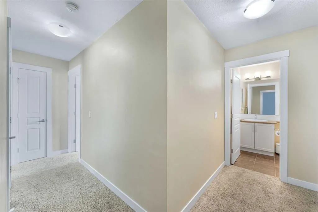 32 Horseshoe Crescent, #906