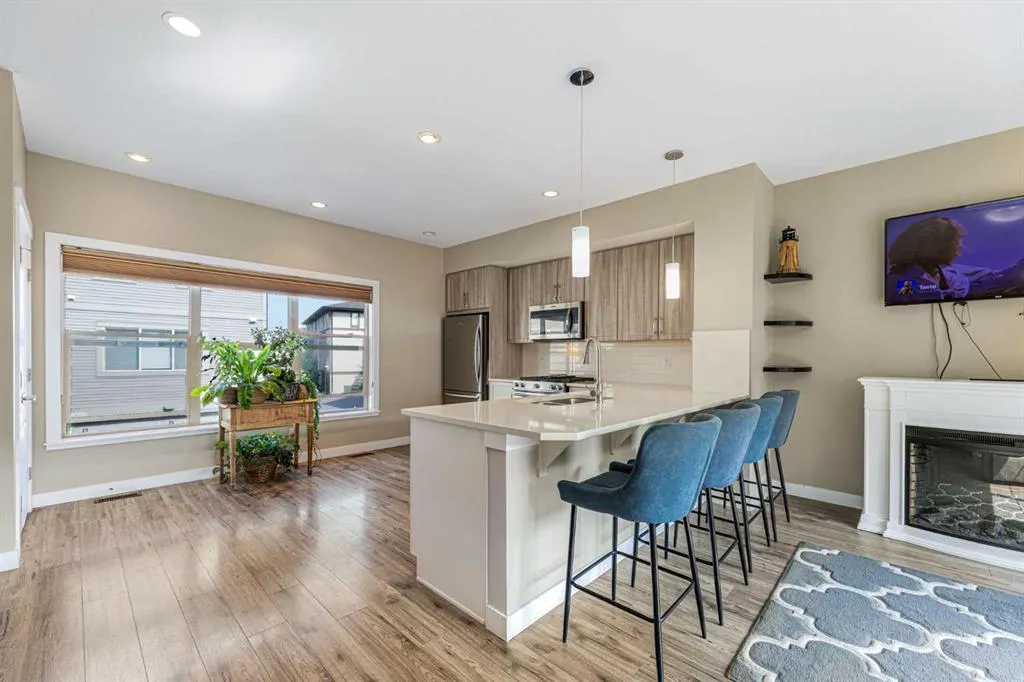 32 Horseshoe Crescent, #906
