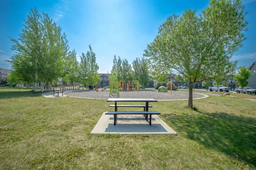 32 Horseshoe Crescent, #906