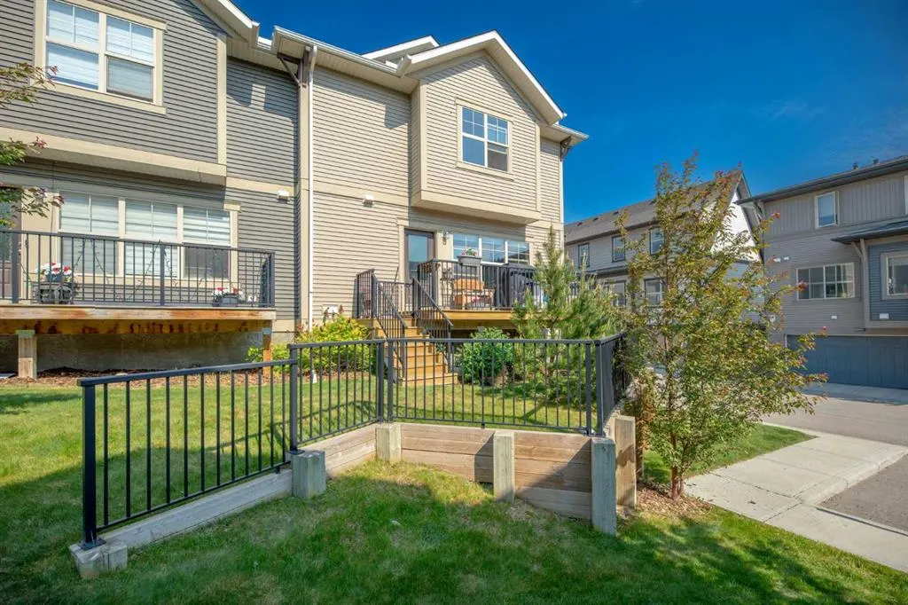 32 Horseshoe Crescent, #906