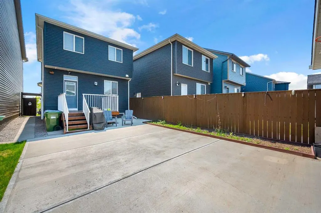 145 Corner Ridge Mews NE