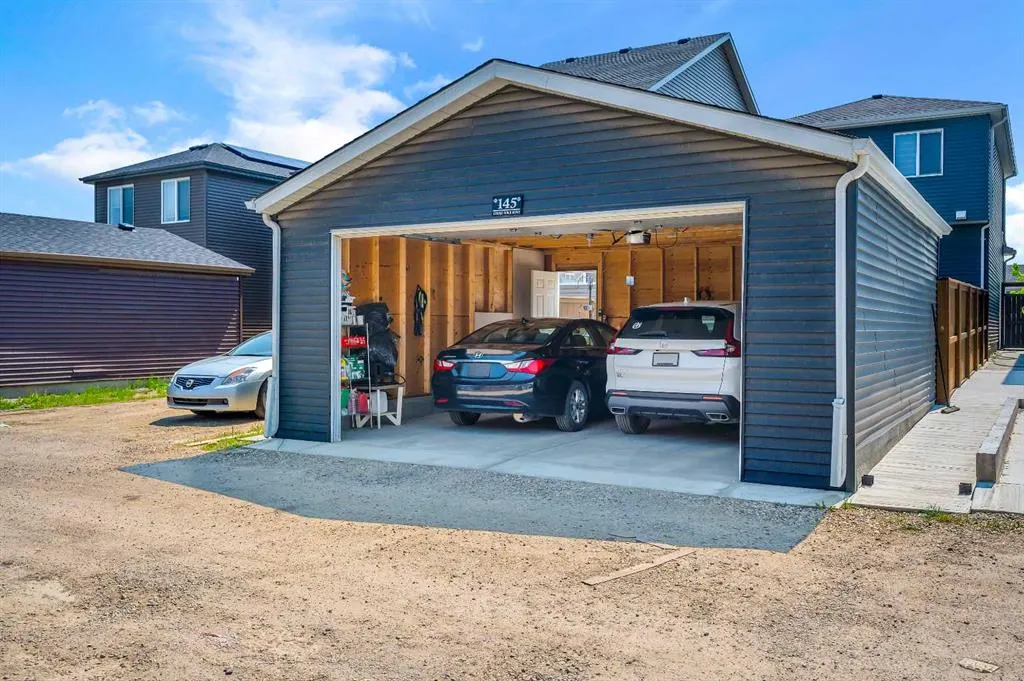 145 Corner Ridge Mews NE