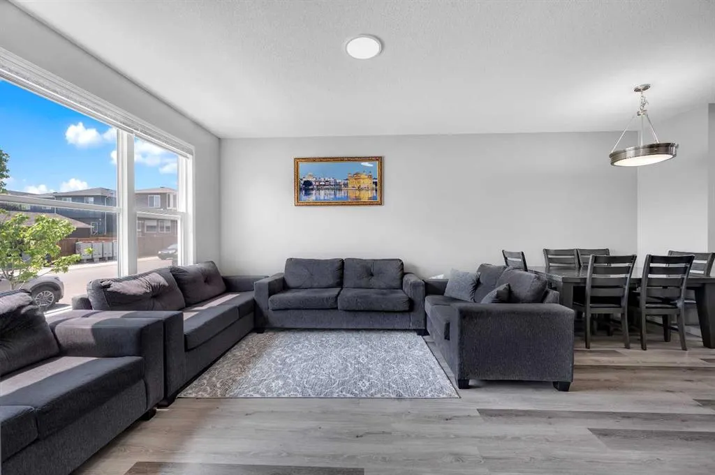 145 Corner Ridge Mews NE