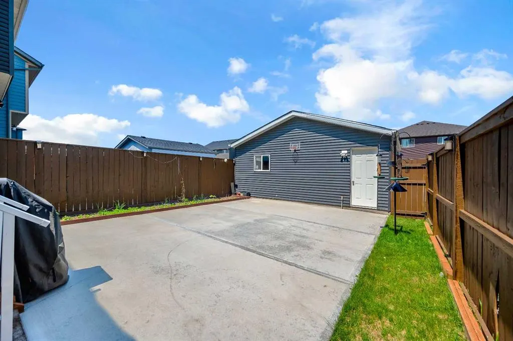 145 Corner Ridge Mews NE