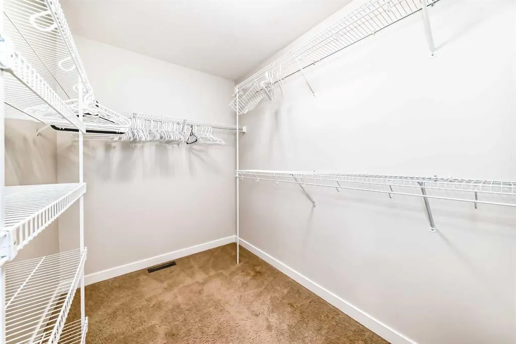 210 Copperleaf Bay SE