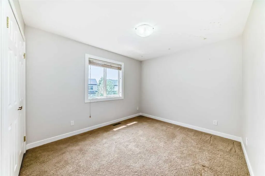 210 Copperleaf Bay SE