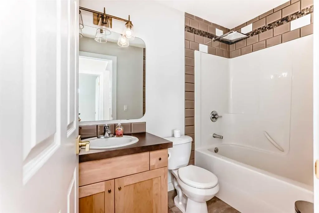 210 Copperleaf Bay SE