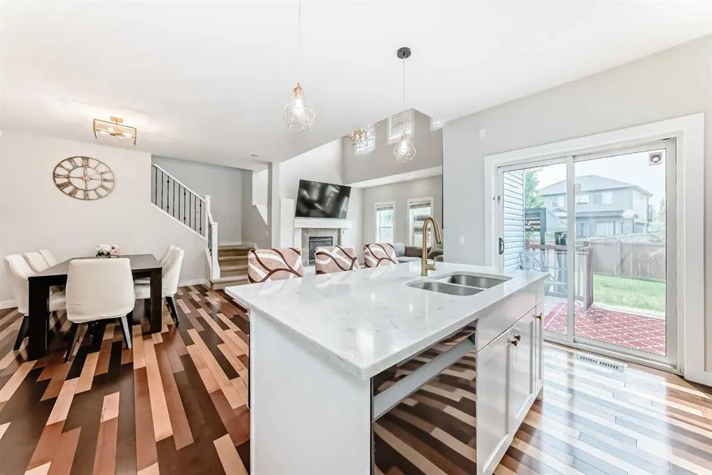 210 Copperleaf Bay SE