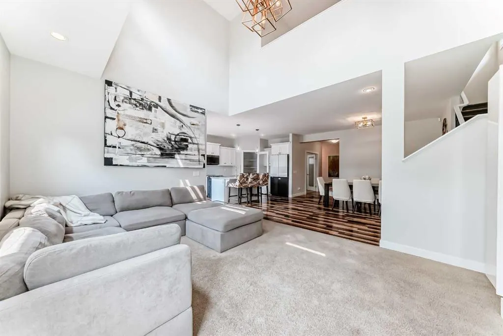 210 Copperleaf Bay SE