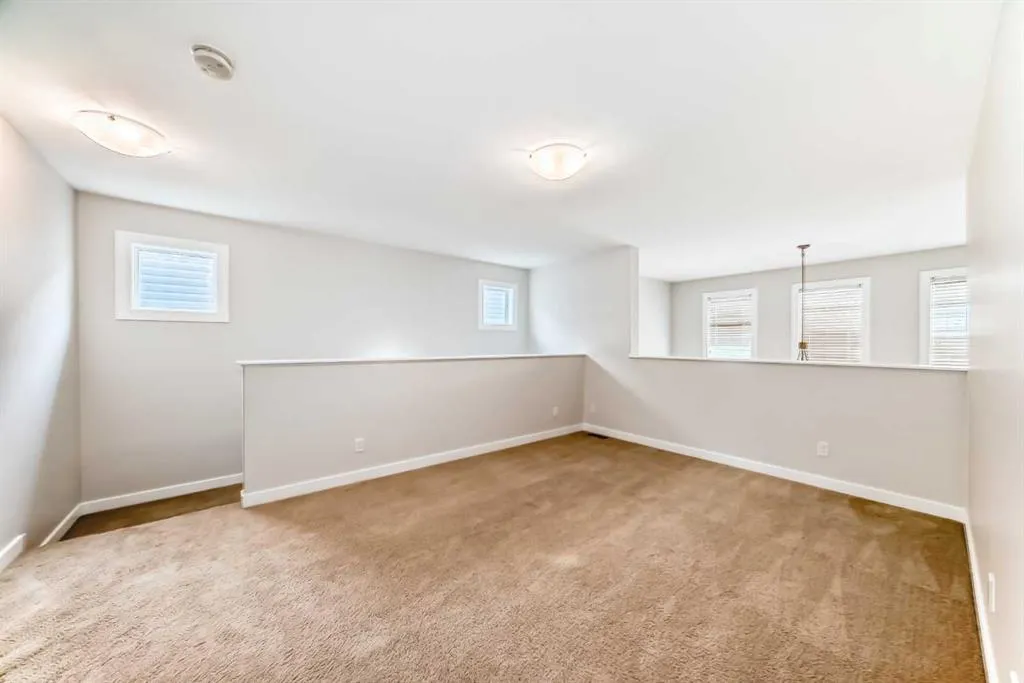 210 Copperleaf Bay SE