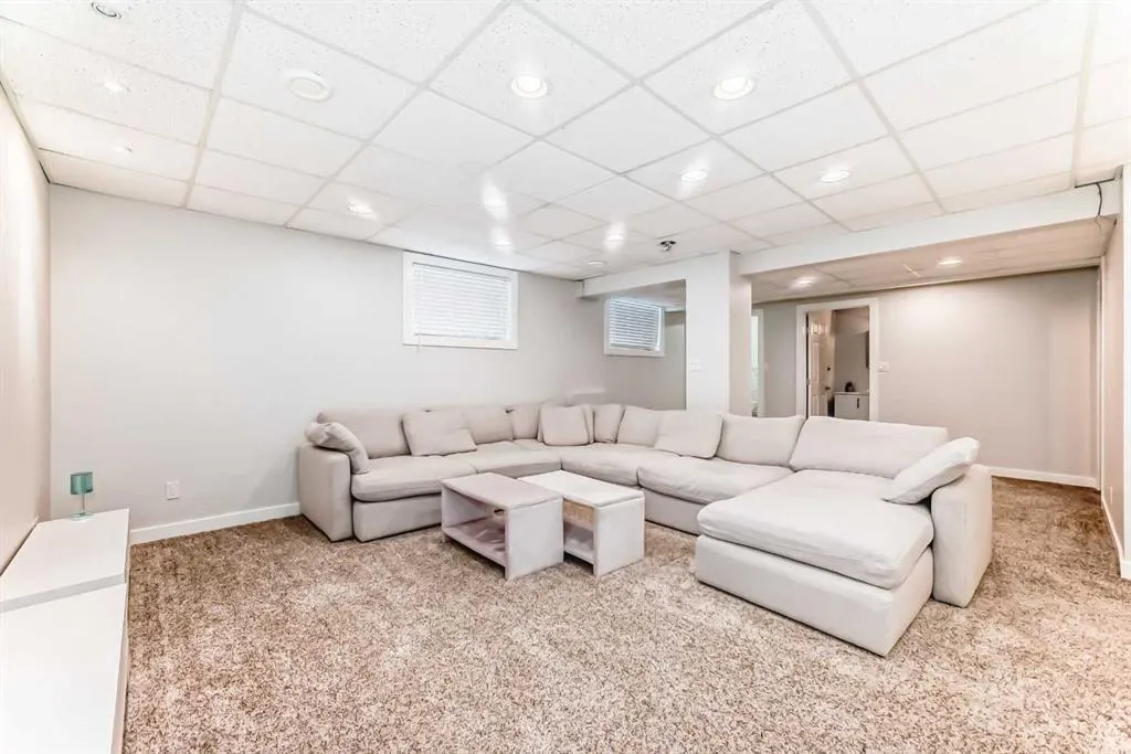 210 Copperleaf Bay SE
