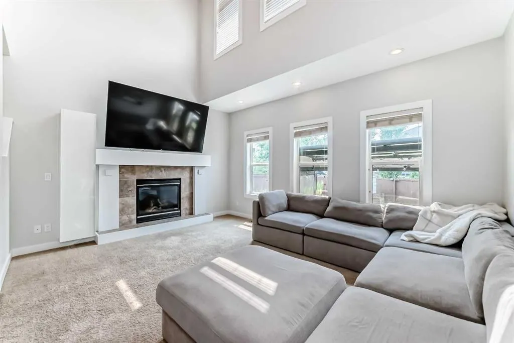 210 Copperleaf Bay SE
