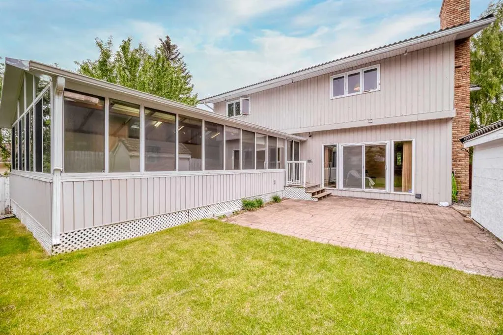 107 Edgehill Court NW
