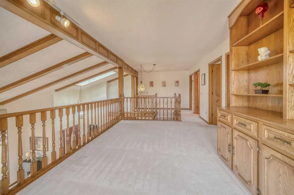 107 Edgehill Court NW