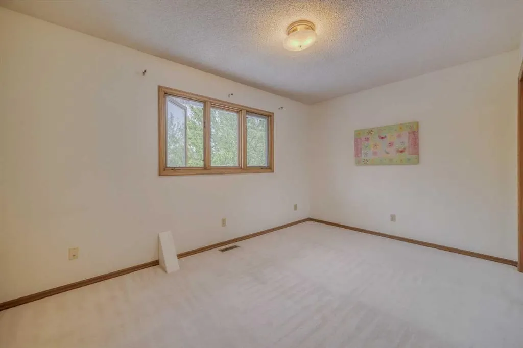 107 Edgehill Court NW