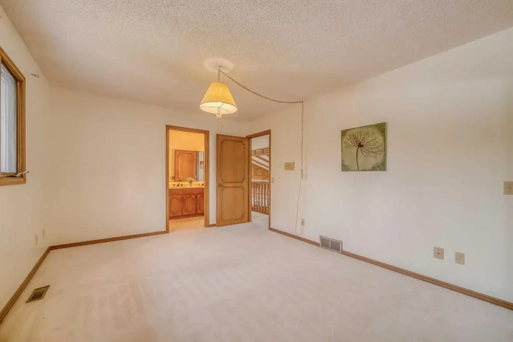 107 Edgehill Court NW