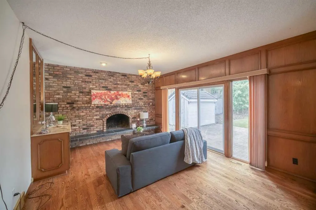 107 Edgehill Court NW