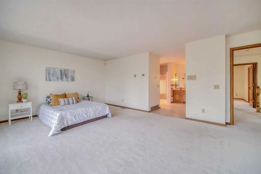 107 Edgehill Court NW