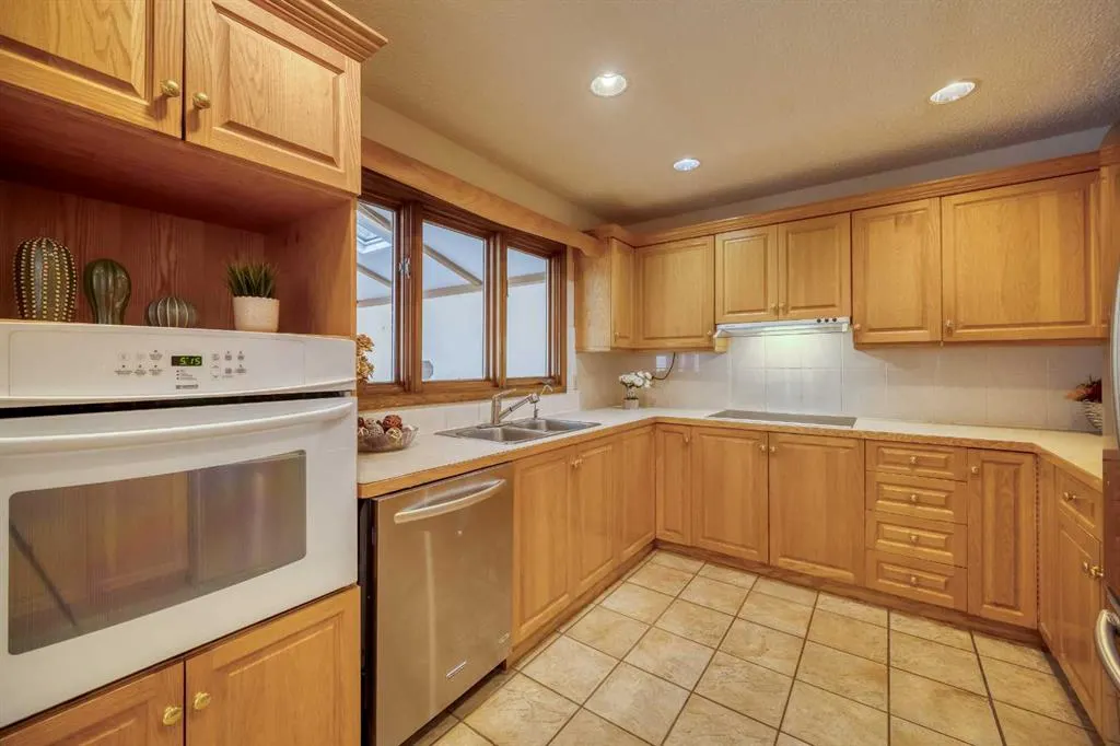 107 Edgehill Court NW