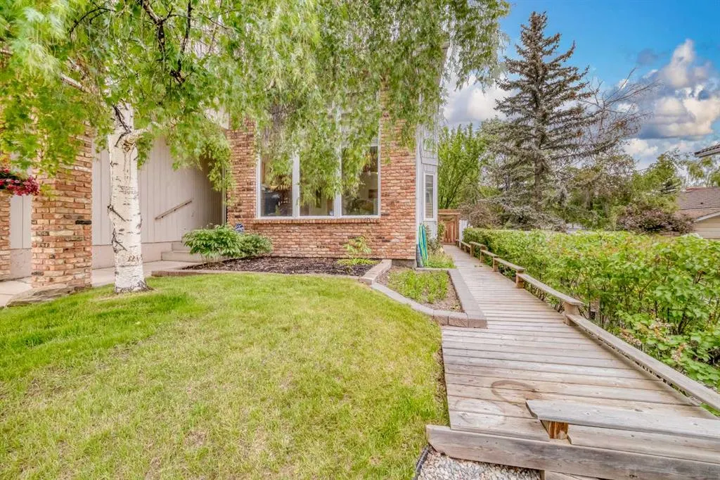 107 Edgehill Court NW