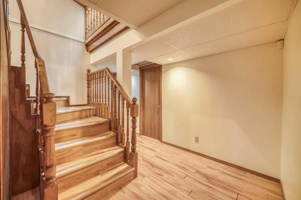 107 Edgehill Court NW