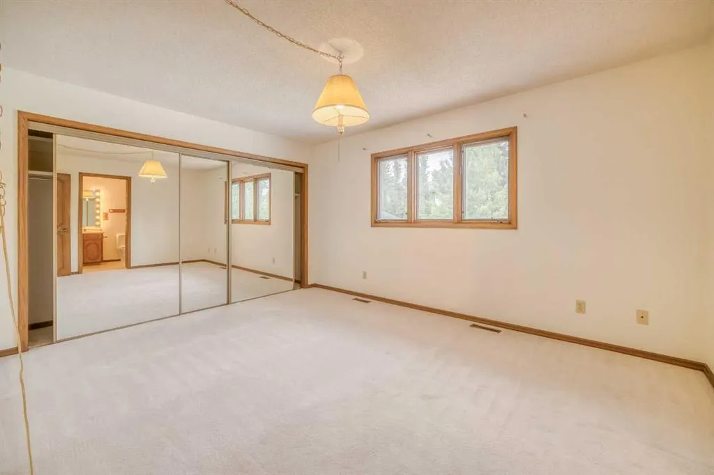 107 Edgehill Court NW