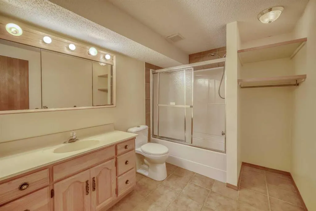 107 Edgehill Court NW
