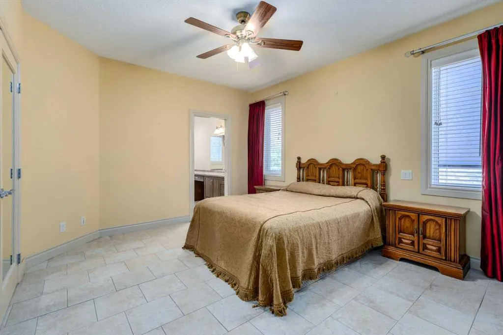 72 Panatella Manor NW