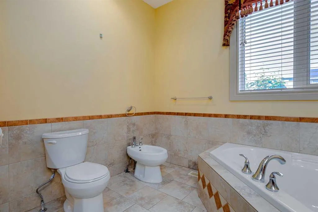 72 Panatella Manor NW