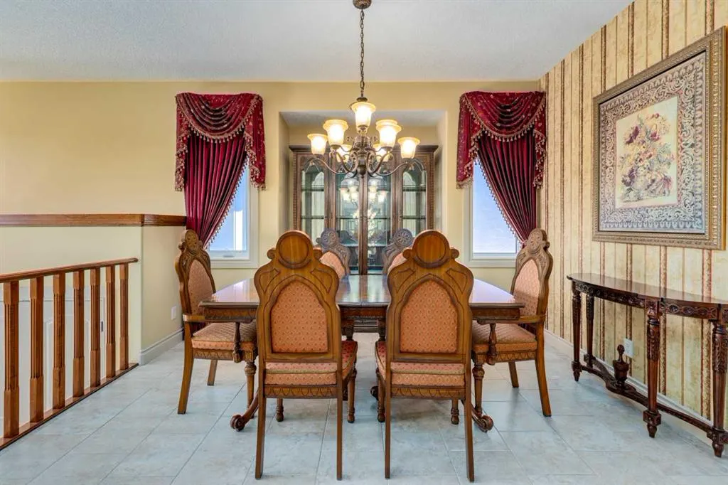 72 Panatella Manor NW