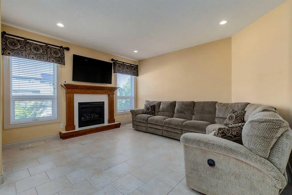 72 Panatella Manor NW