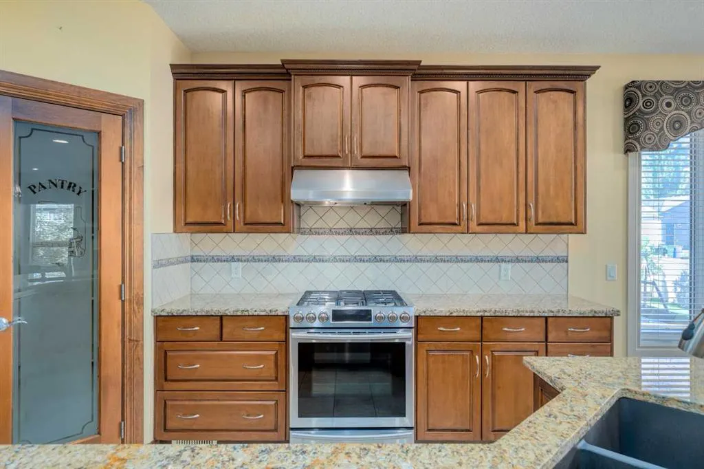 72 Panatella Manor NW