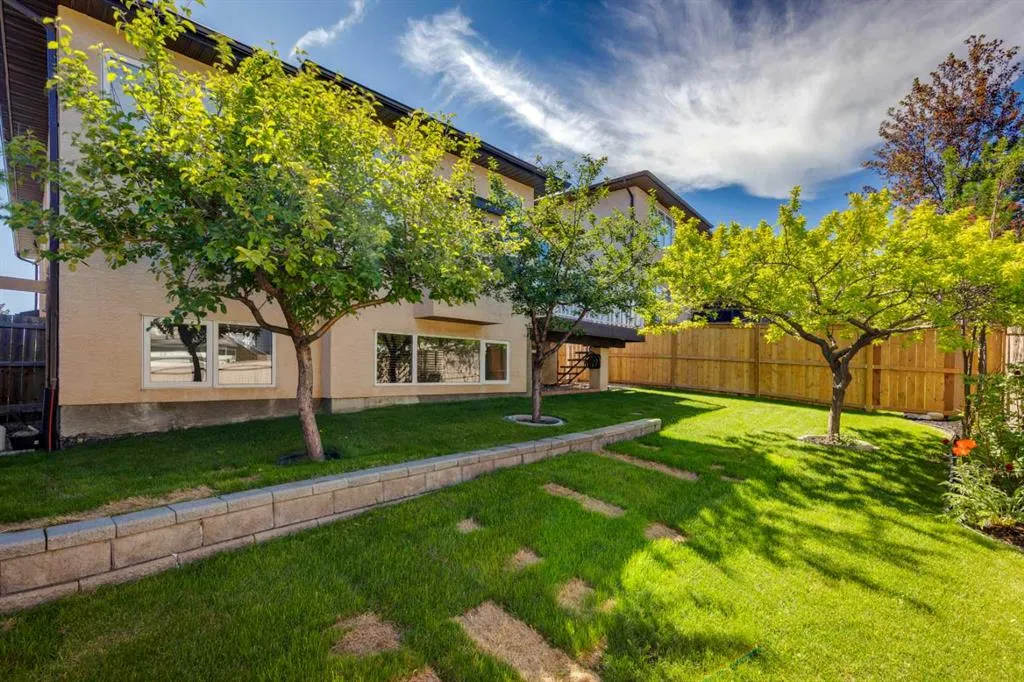 72 Panatella Manor NW