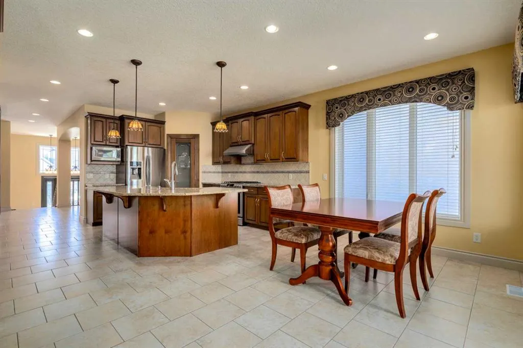 72 Panatella Manor NW