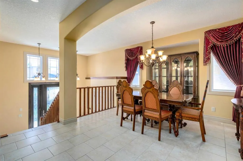 72 Panatella Manor NW