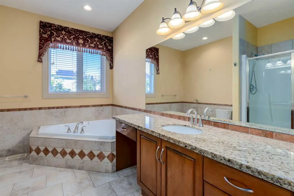 72 Panatella Manor NW