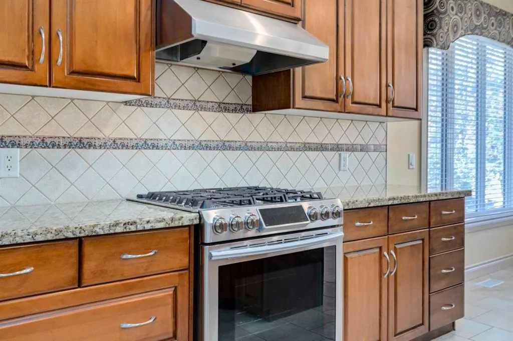 72 Panatella Manor NW