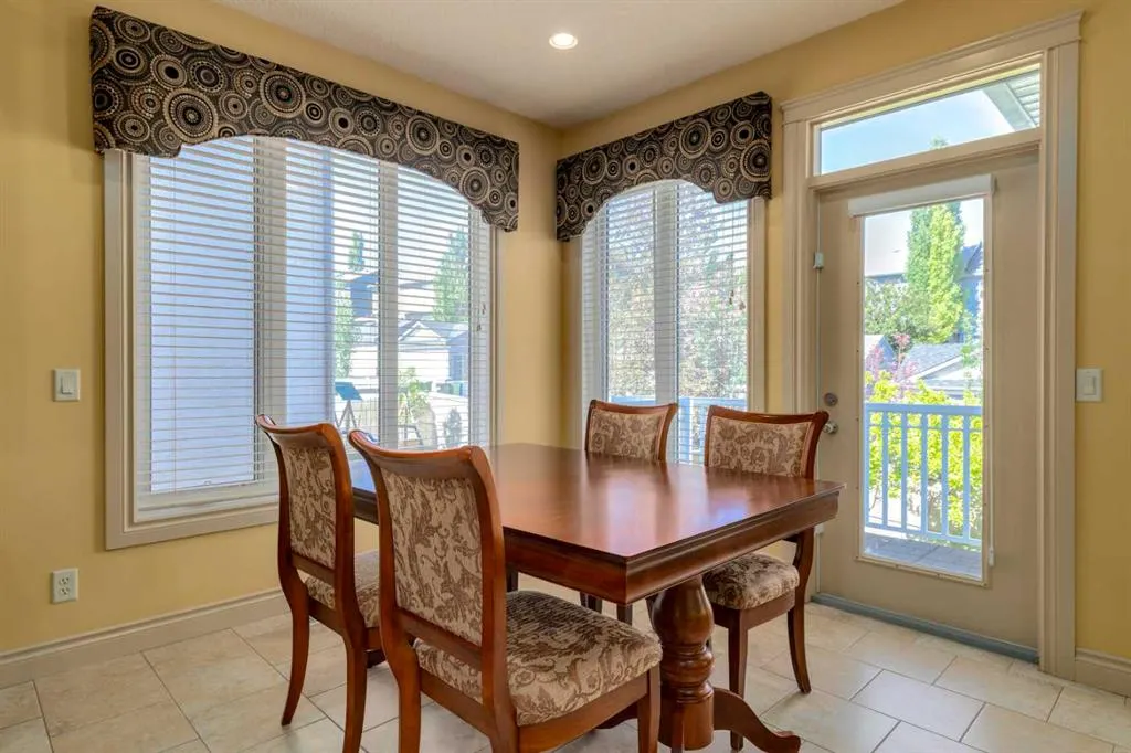 72 Panatella Manor NW