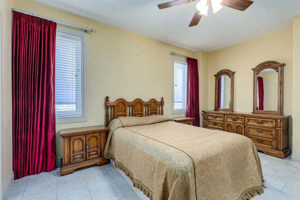 72 Panatella Manor NW