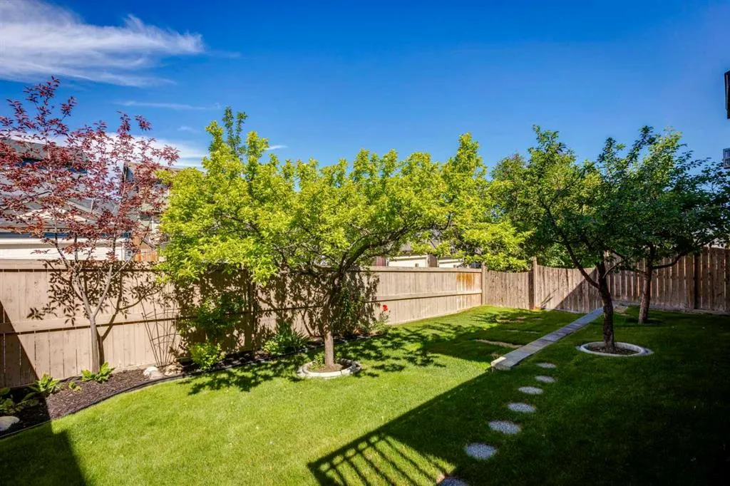 72 Panatella Manor NW
