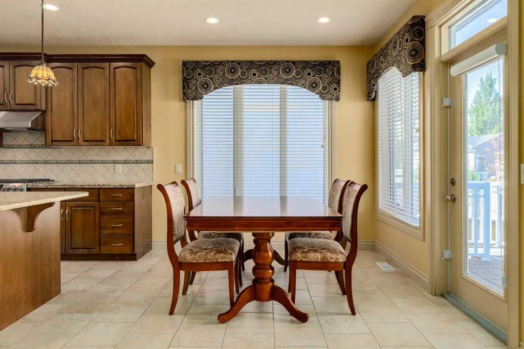 72 Panatella Manor NW