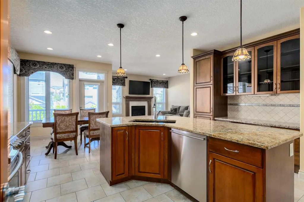 72 Panatella Manor NW